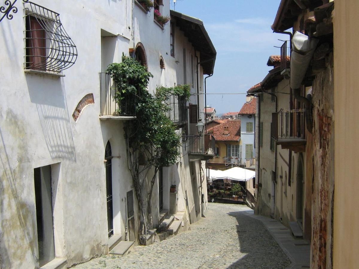 Saluzzo Historic Center Apartment Exterior foto